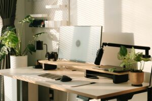 Consejos prácticos para un espacio de trabajo en casa eficiente y cómodo