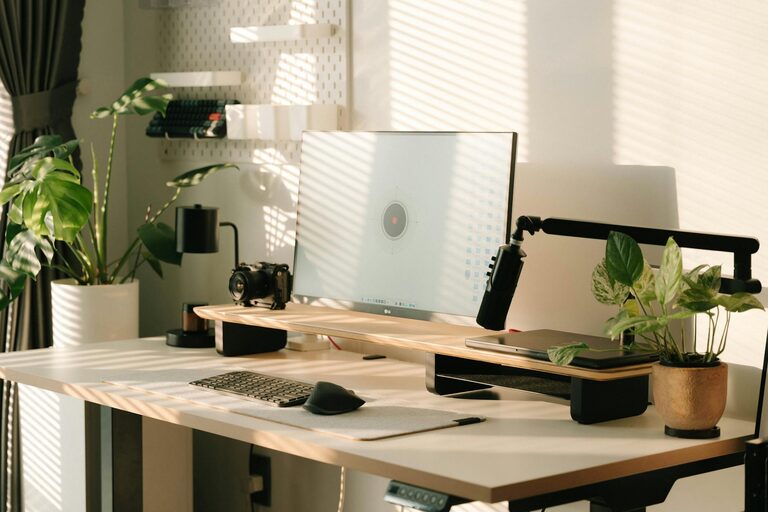 Consejos prácticos para un espacio de trabajo en casa eficiente y cómodo