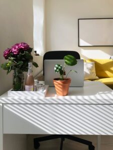 Consejos prácticos para un espacio de trabajo en casa cómodo y productivo